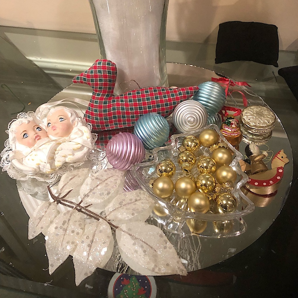 🎄Bundled various vintage Christmas ornaments and Mikassa glass Christmas …🎅🏻
